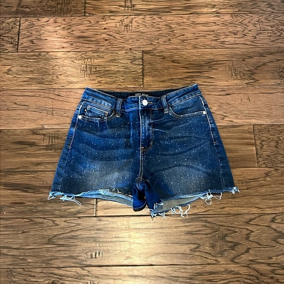 Judy Blue Mid Rise Shorts Size M - Picture 1 of 16